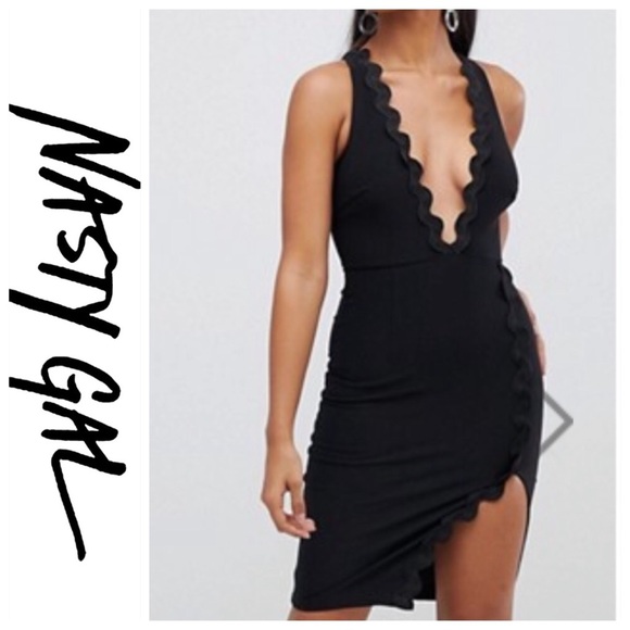 💕SALE Nasty Gal Rare Red London Wavy Plunge Dress - Picture 1 of 8